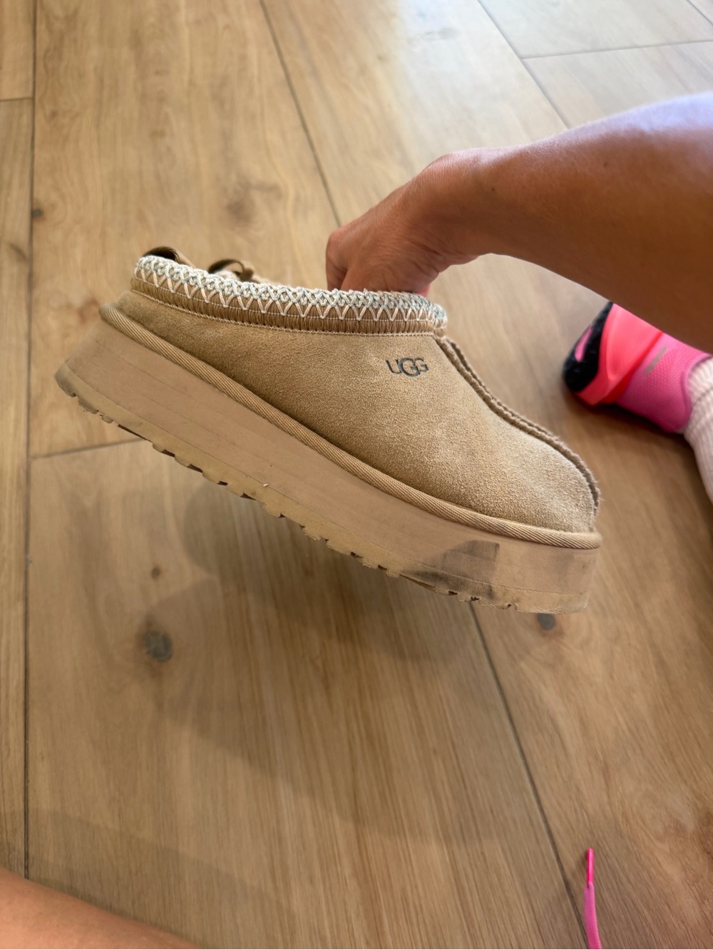 UGGS - Picture 7 of 12